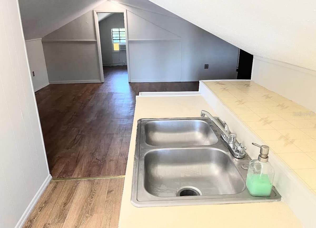 215 BUENA VISTA DRIVE — photo 3 of 19