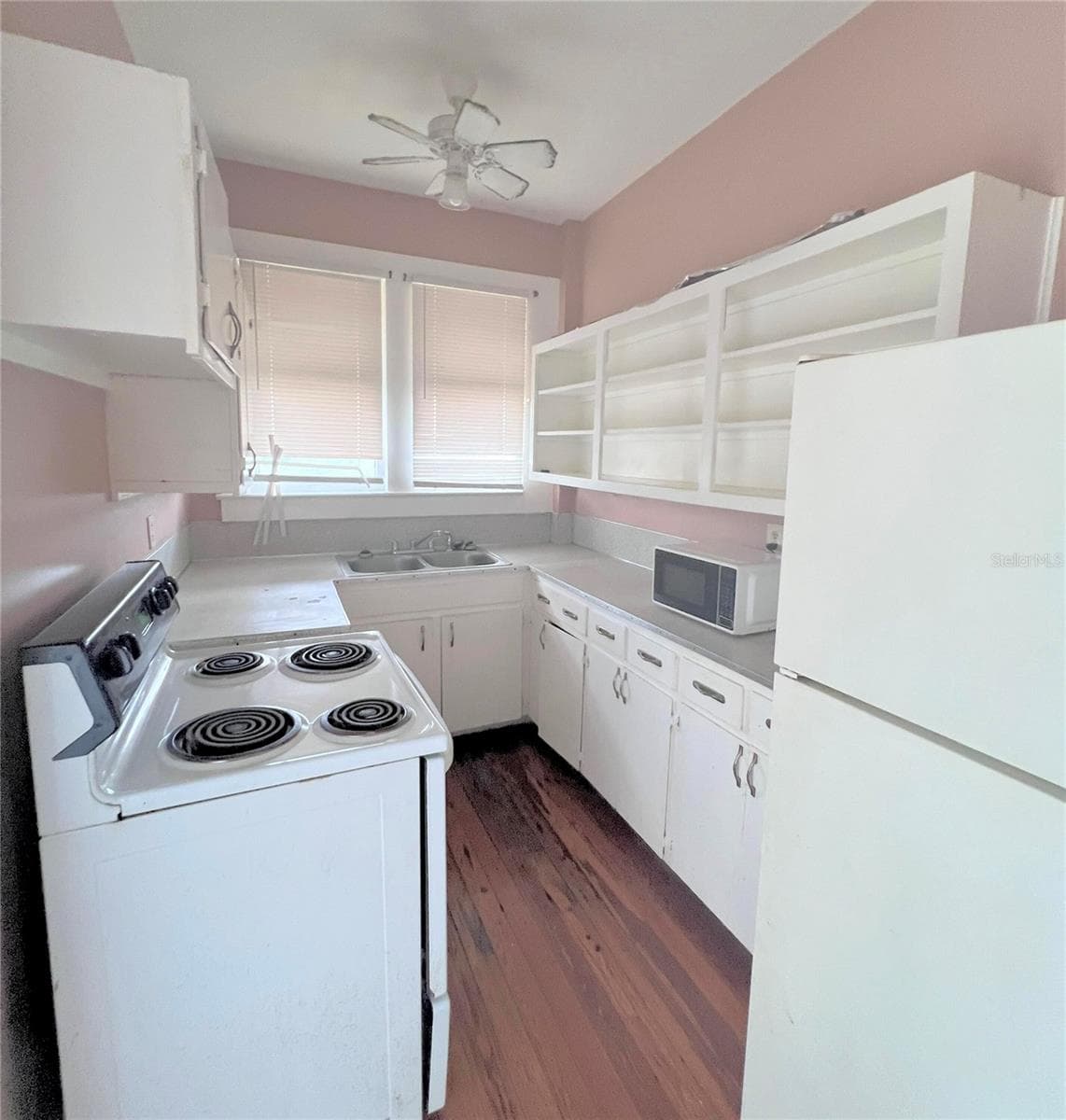 215 BUENA VISTA DRIVE — photo 9 of 19