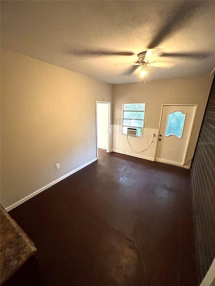 215 BUENA VISTA DRIVE — photo 17 of 19