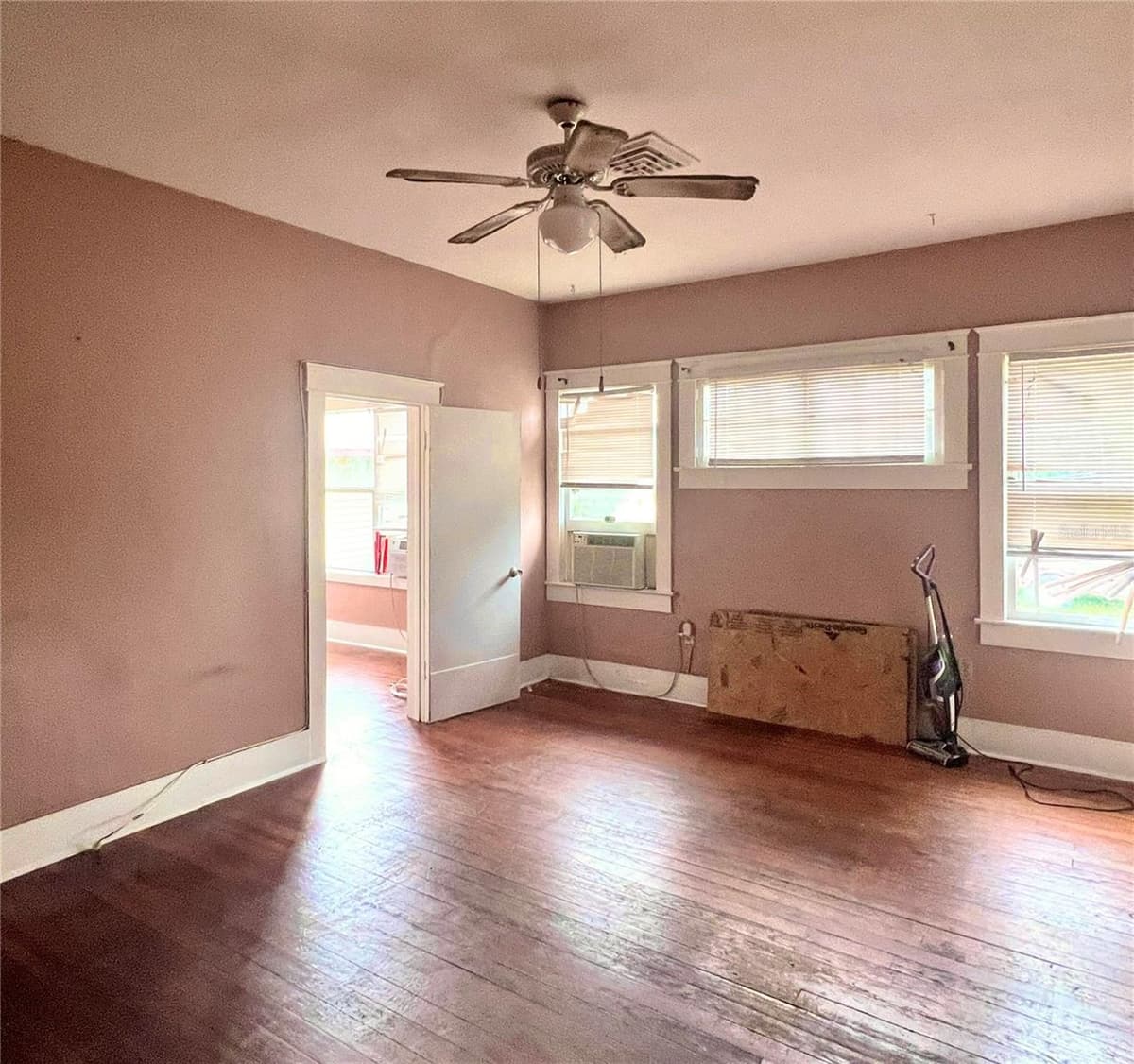 215 BUENA VISTA DRIVE — photo 8 of 19