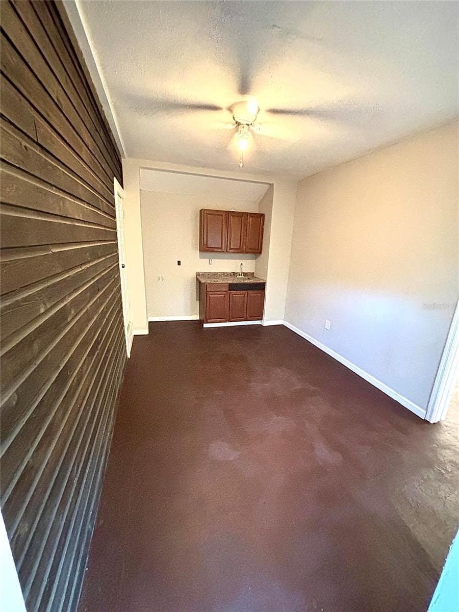 215 BUENA VISTA DRIVE — photo 14 of 19