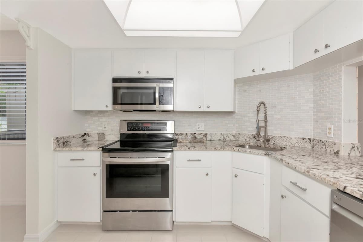 116 WOODLAND PLACE — photo 10 of 45