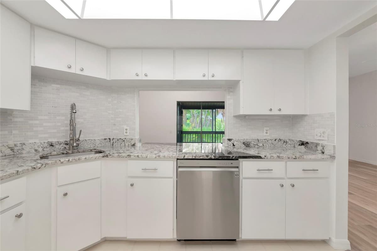 116 WOODLAND PLACE — photo 4 of 45