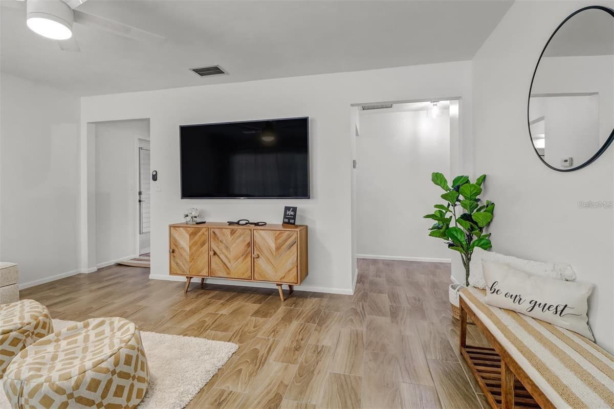 4711 FOREST GLEN DRIVE — photo 5 of 26