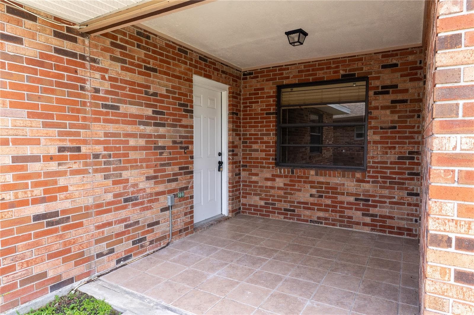 661 LAKE CAROLYN CIRCLE — photo 2 of 38