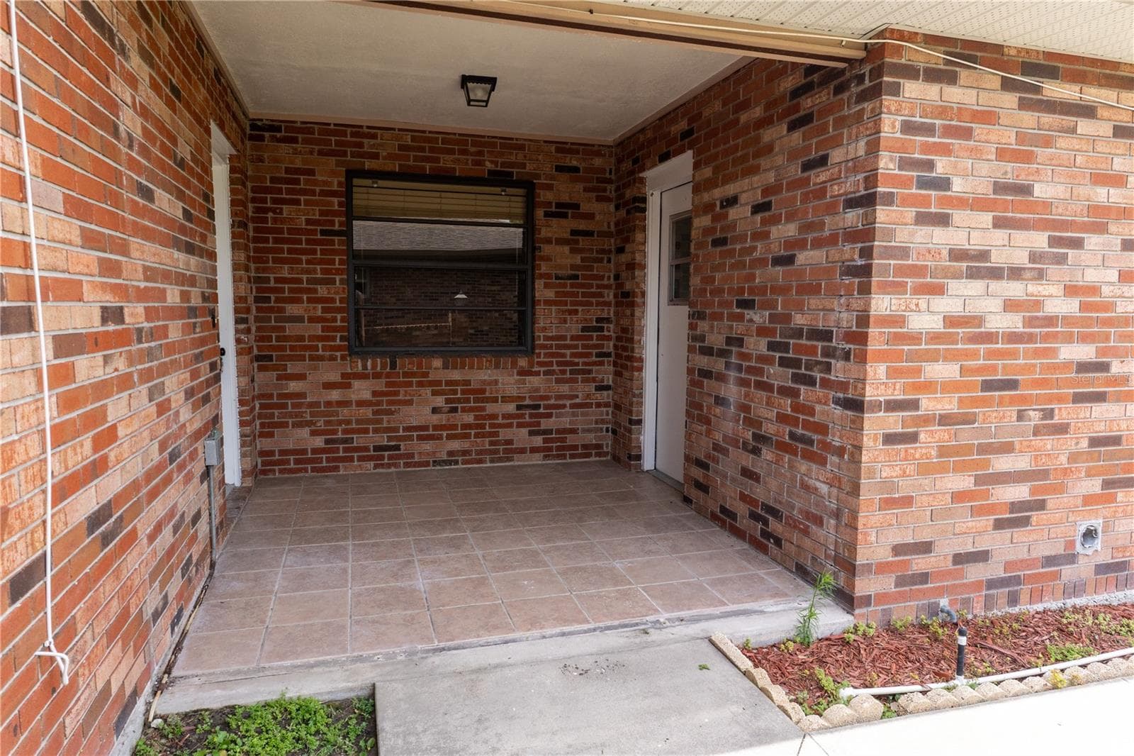 661 LAKE CAROLYN CIRCLE — photo 3 of 38