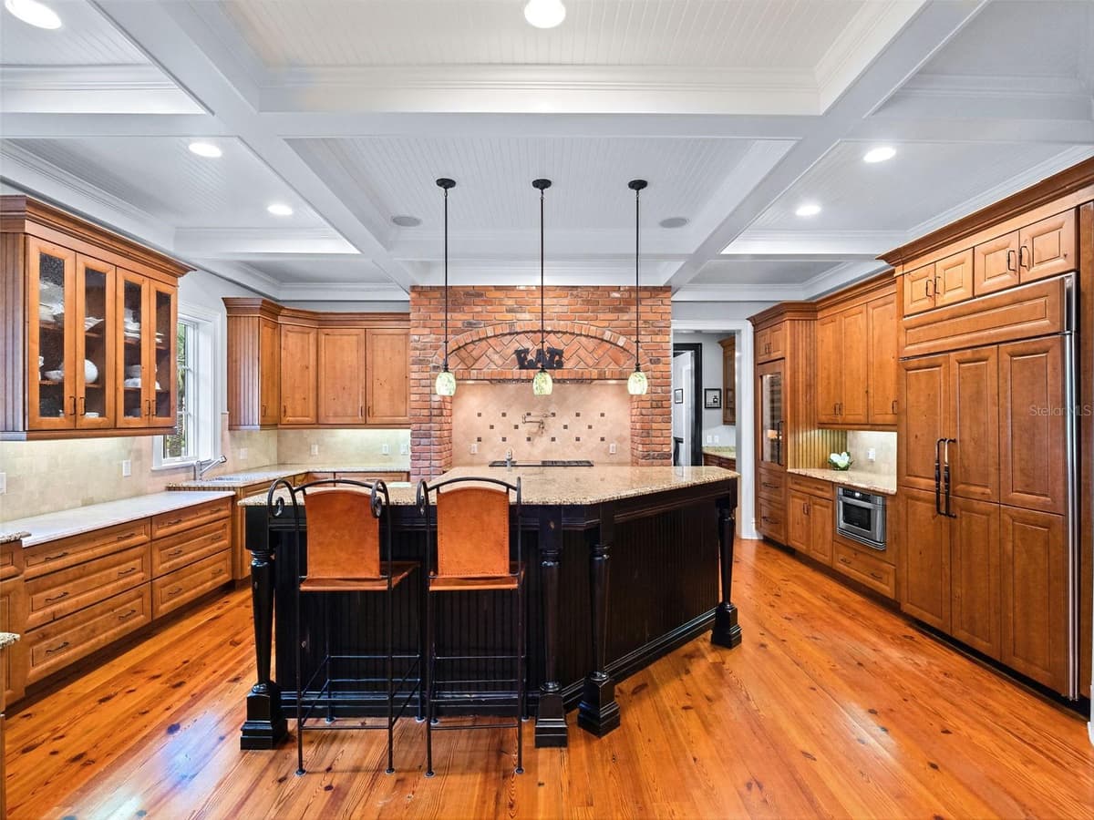 1600 LEGION DRIVE — photo 14 of 70