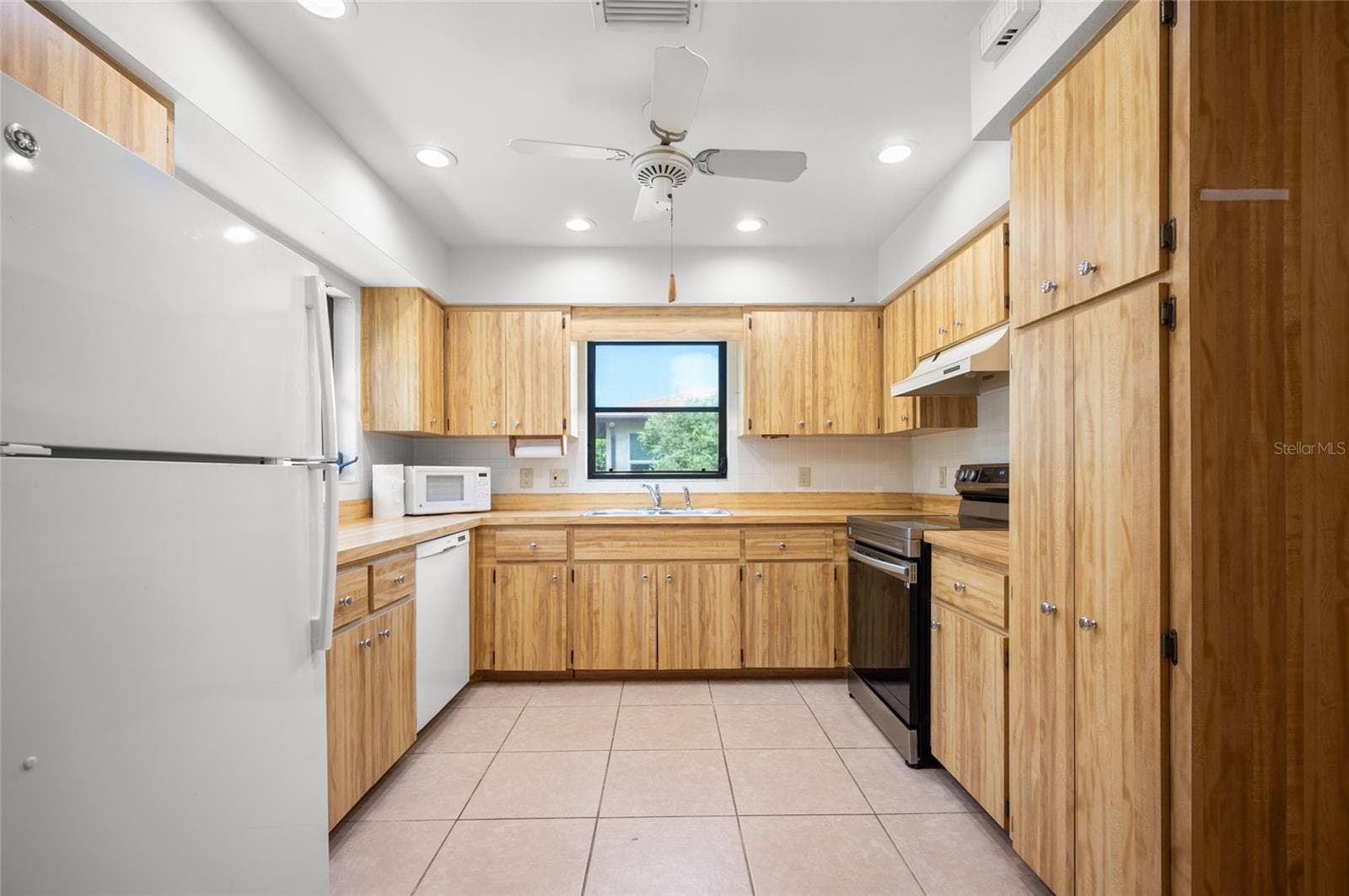 221 HIGH POINT DRIVE — photo 10 of 36