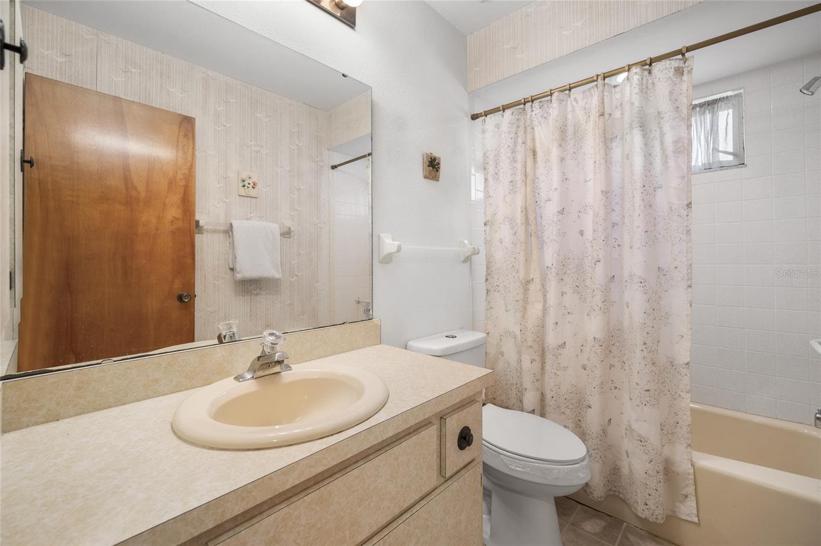 221 HIGH POINT DRIVE — photo 17 of 36