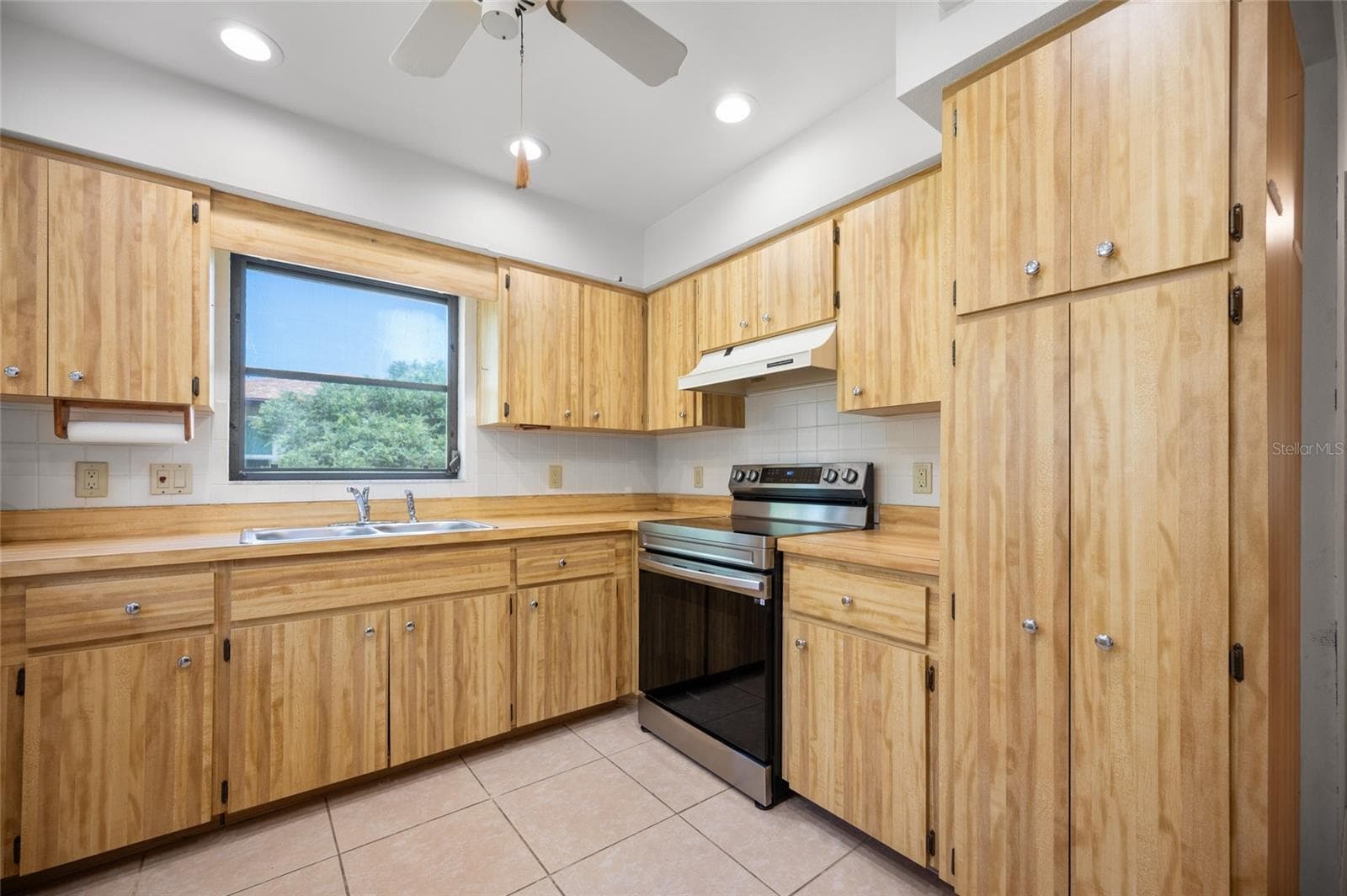 221 HIGH POINT DRIVE — photo 12 of 36