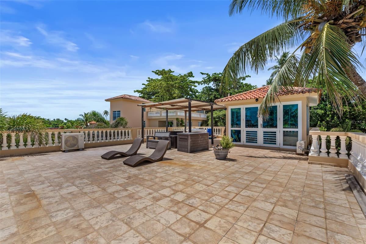 8 CONDO OCEAN VIEW CASTLE — photo 34 of 56