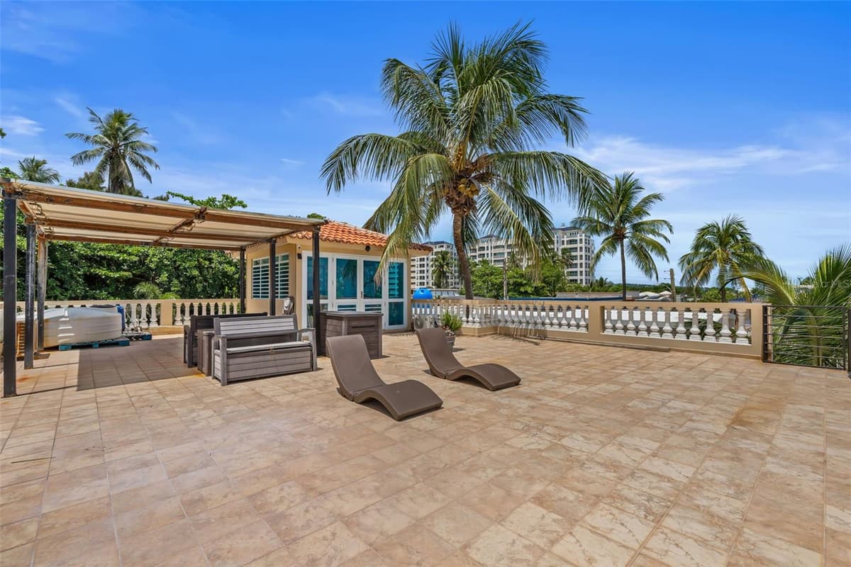 8 CONDO OCEAN VIEW CASTLE — photo 38 of 56