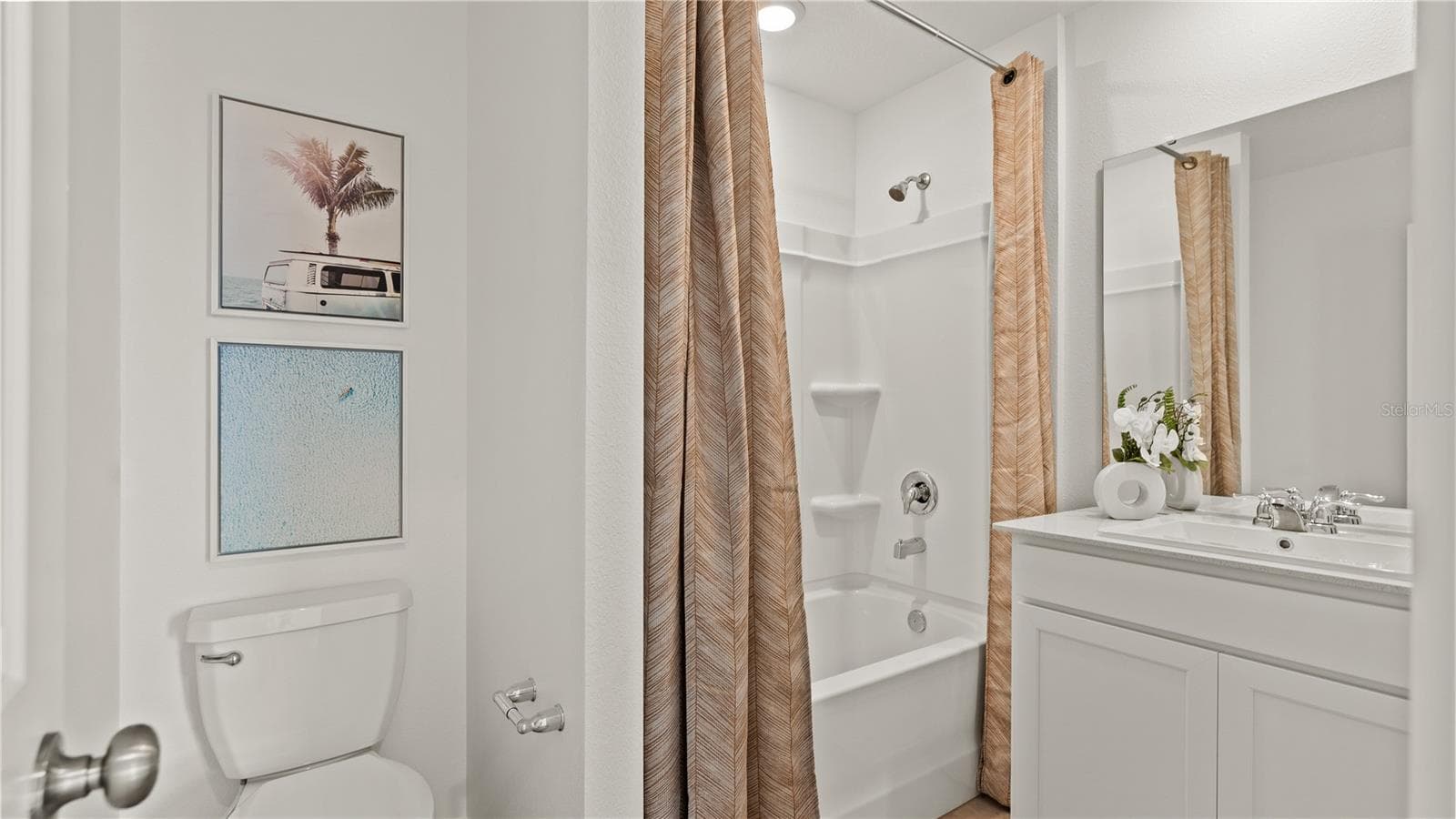 571 ARTEMIS STREET — photo 8 of 22