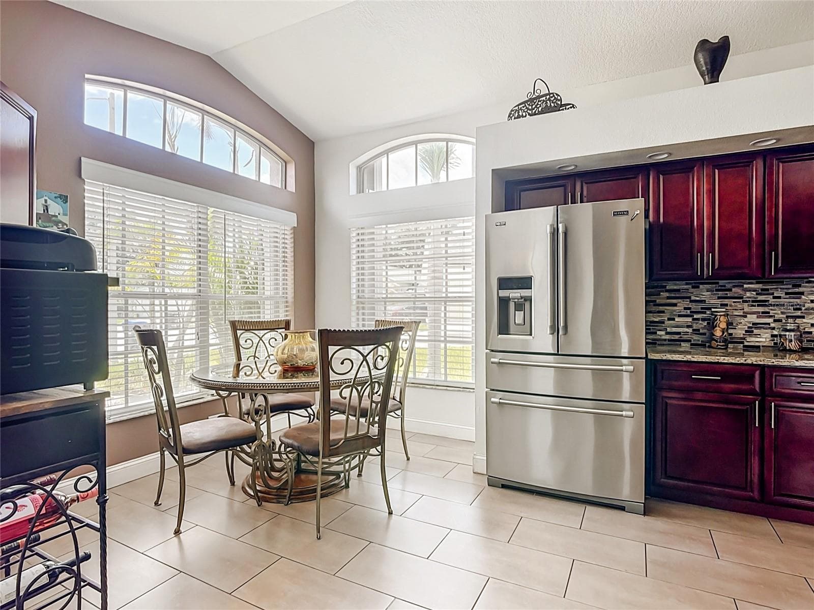 14208 AVONLEA COURT — photo 13 of 54