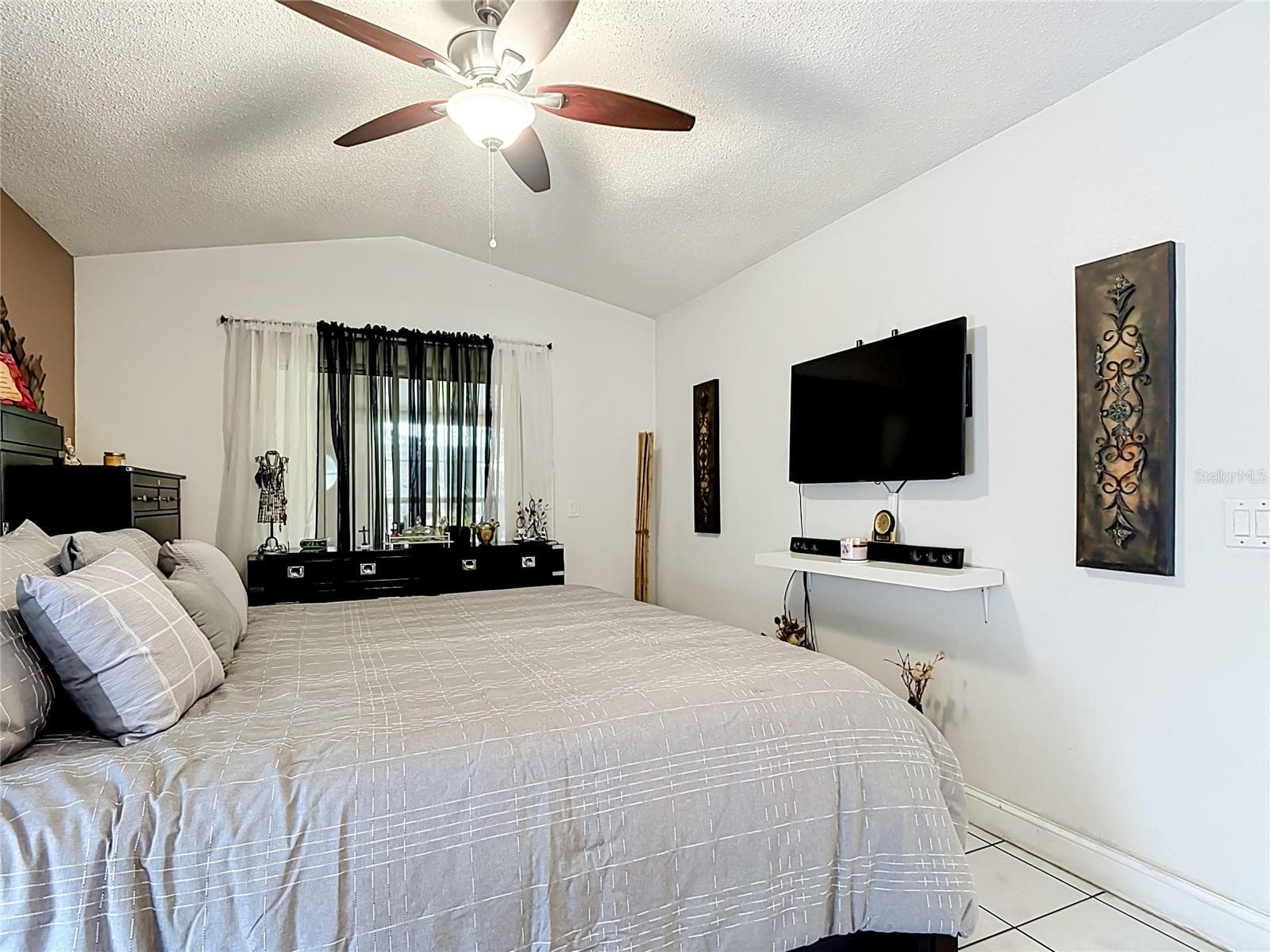 14208 AVONLEA COURT — photo 19 of 54
