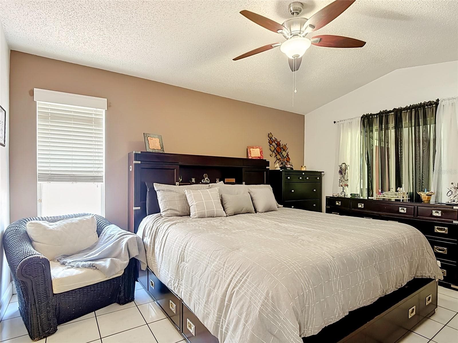 14208 AVONLEA COURT — photo 20 of 54