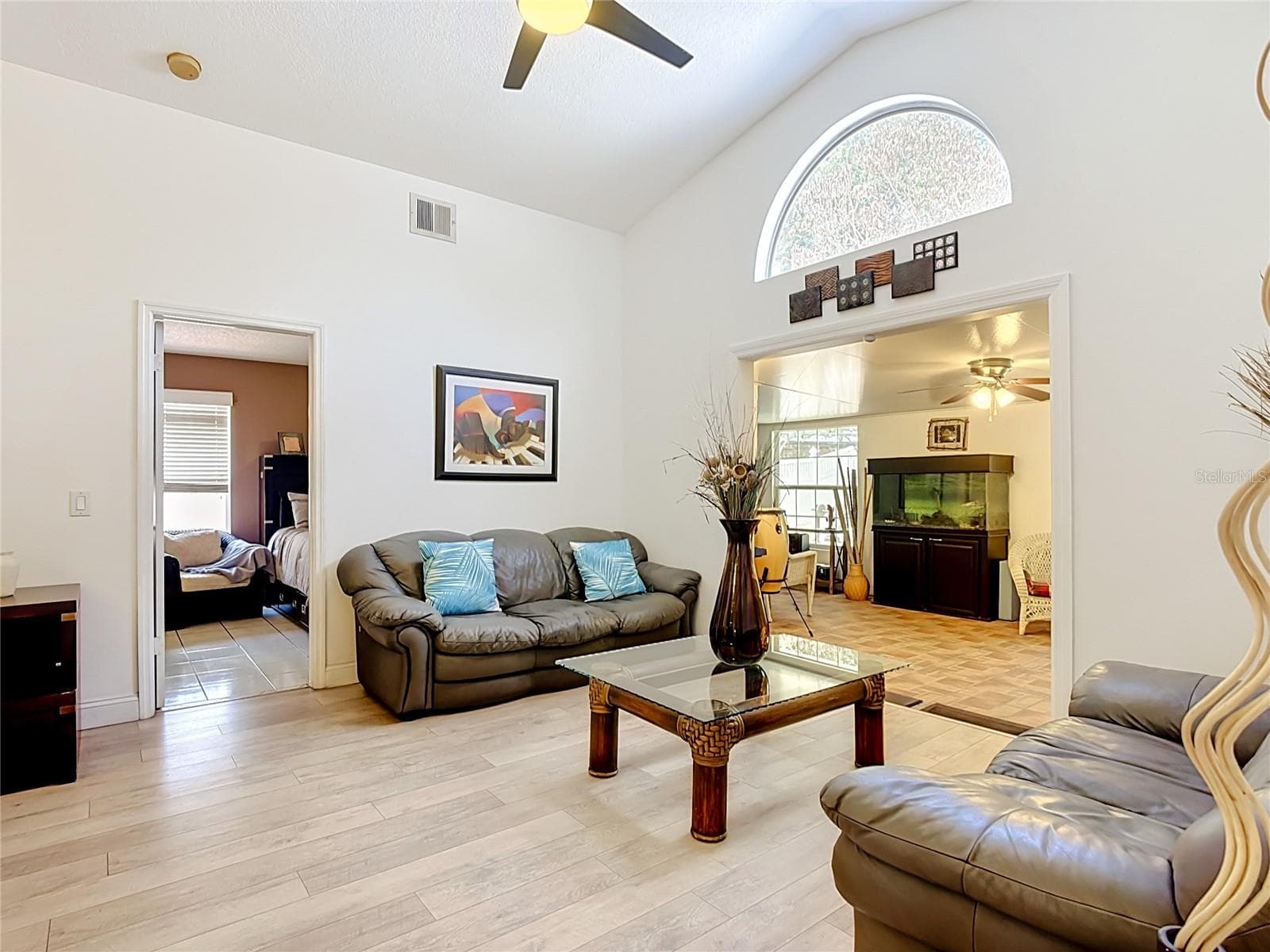 14208 AVONLEA COURT — photo 9 of 54