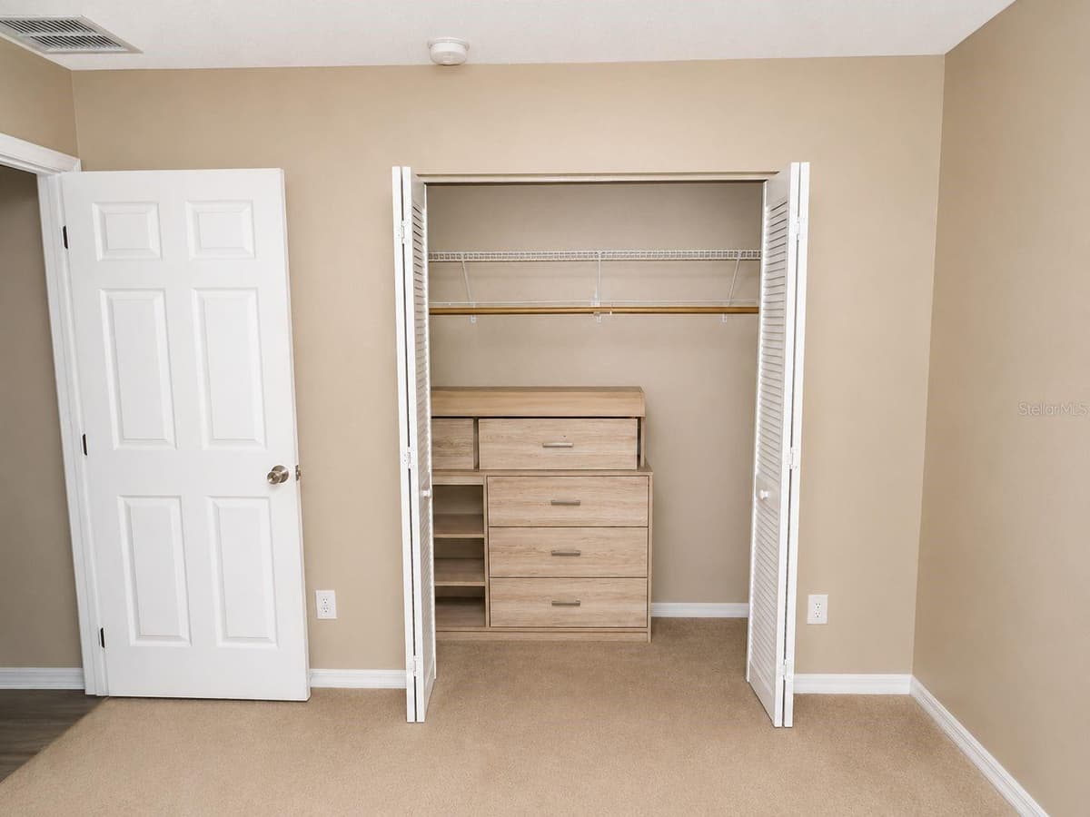 901 PECAN STREET — photo 11 of 26