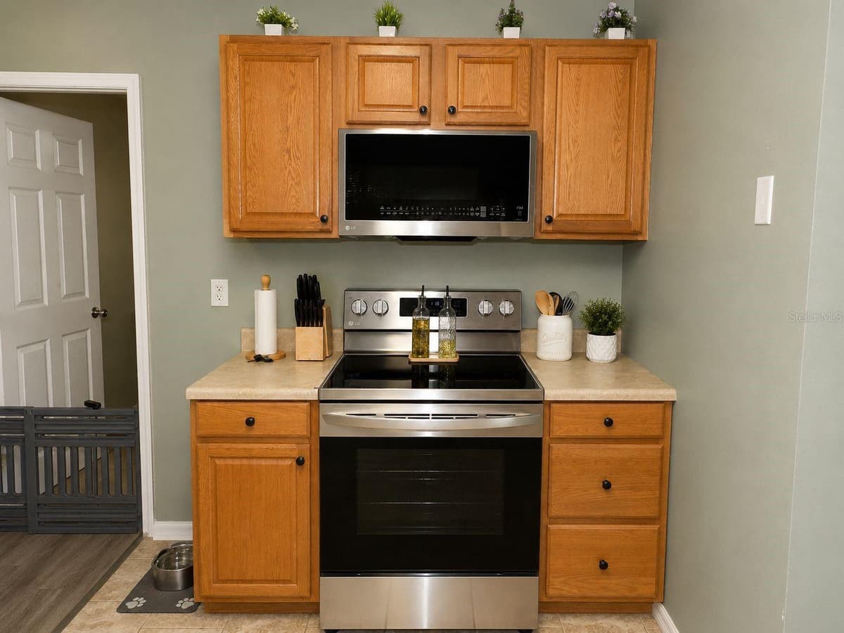 901 PECAN STREET — photo 18 of 26