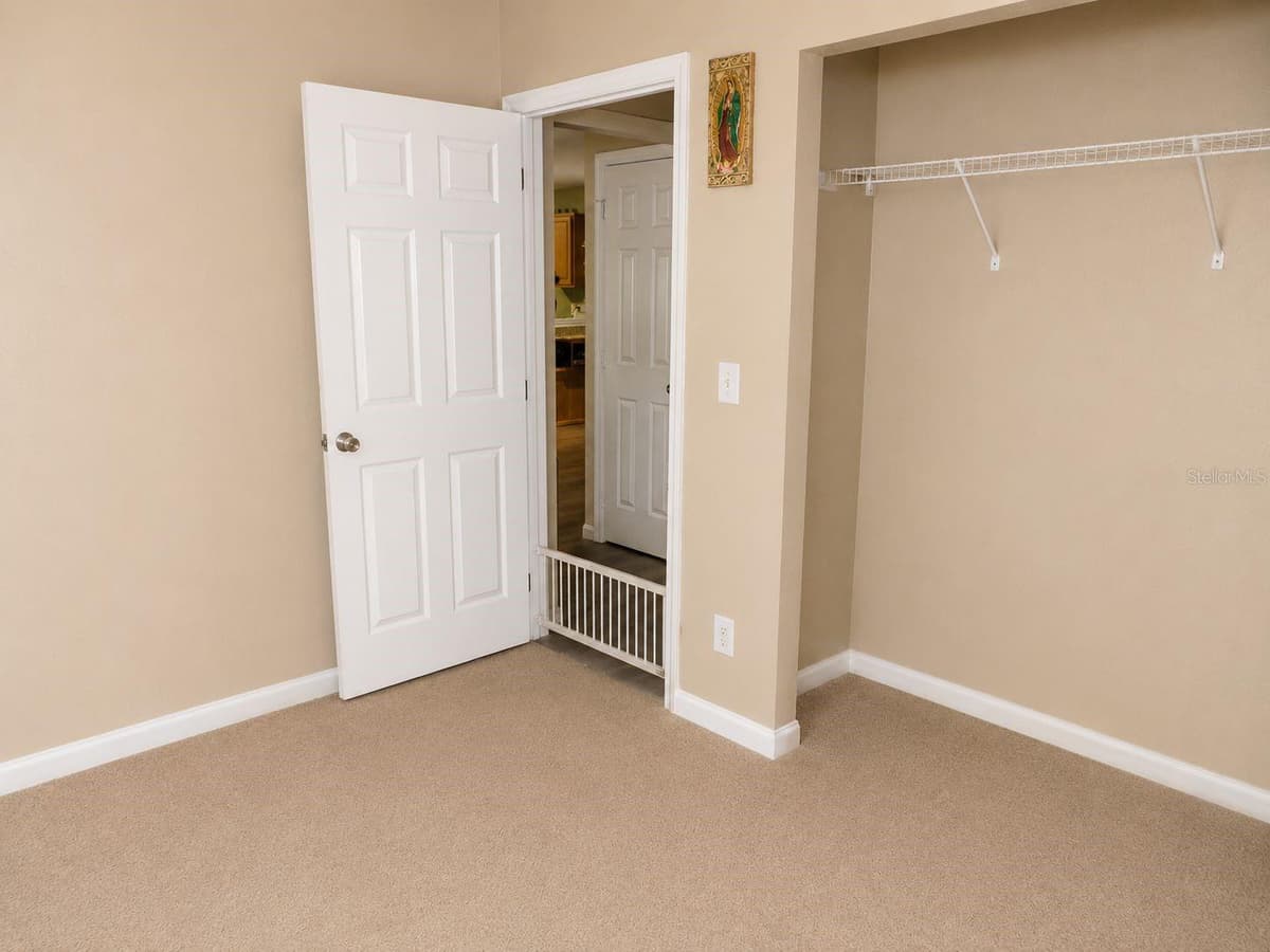 901 PECAN STREET — photo 7 of 26