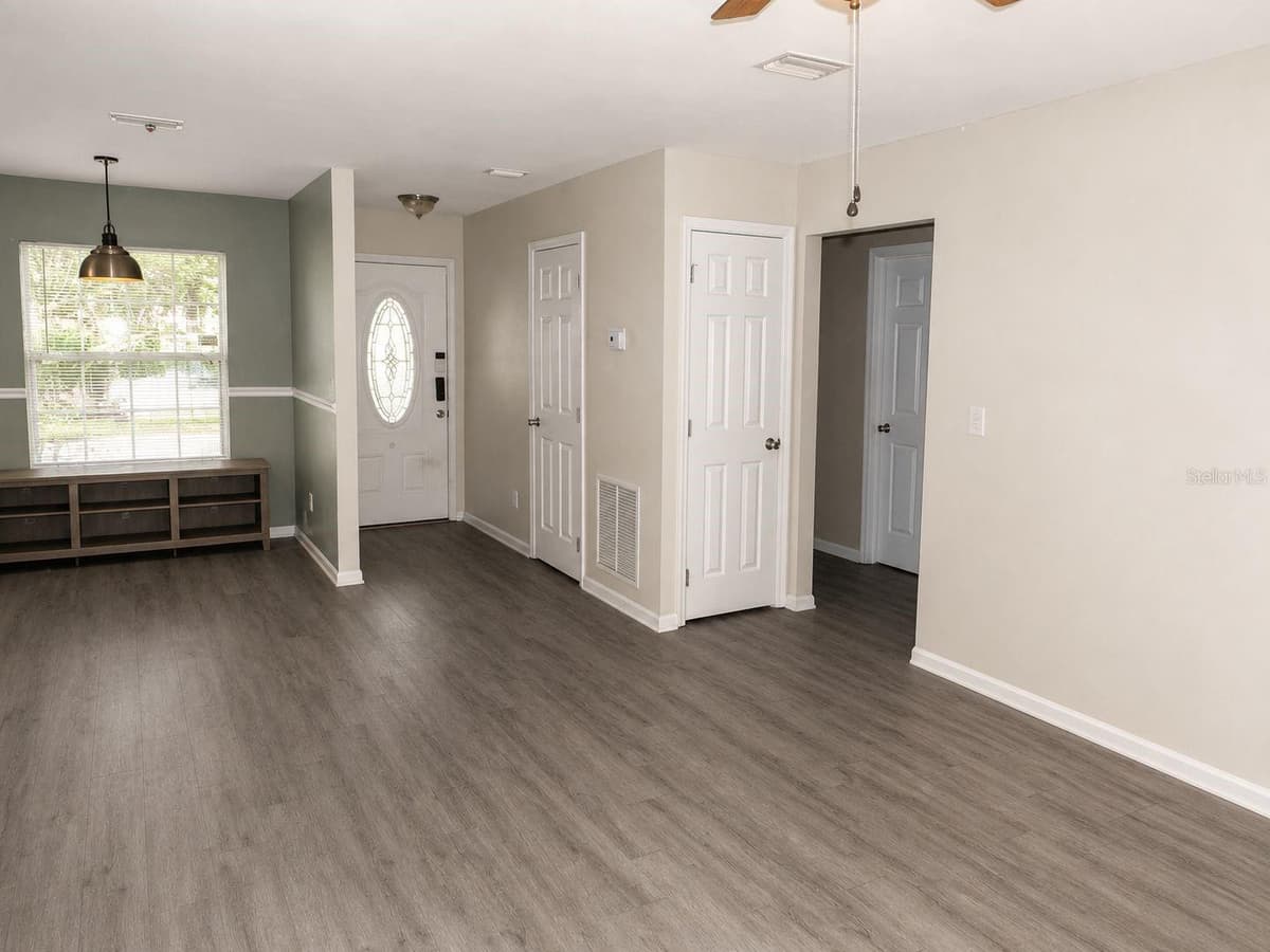 901 PECAN STREET — photo 12 of 26