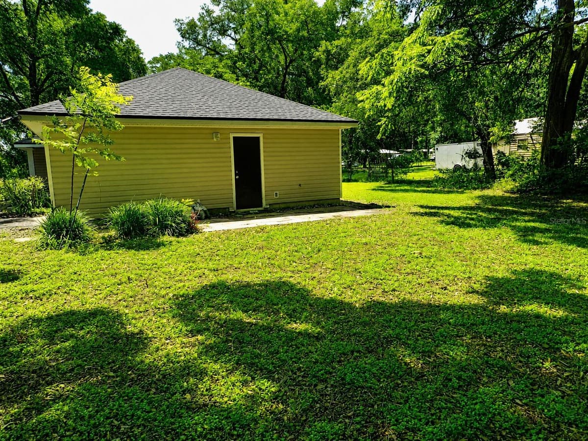 901 PECAN STREET — photo 25 of 26