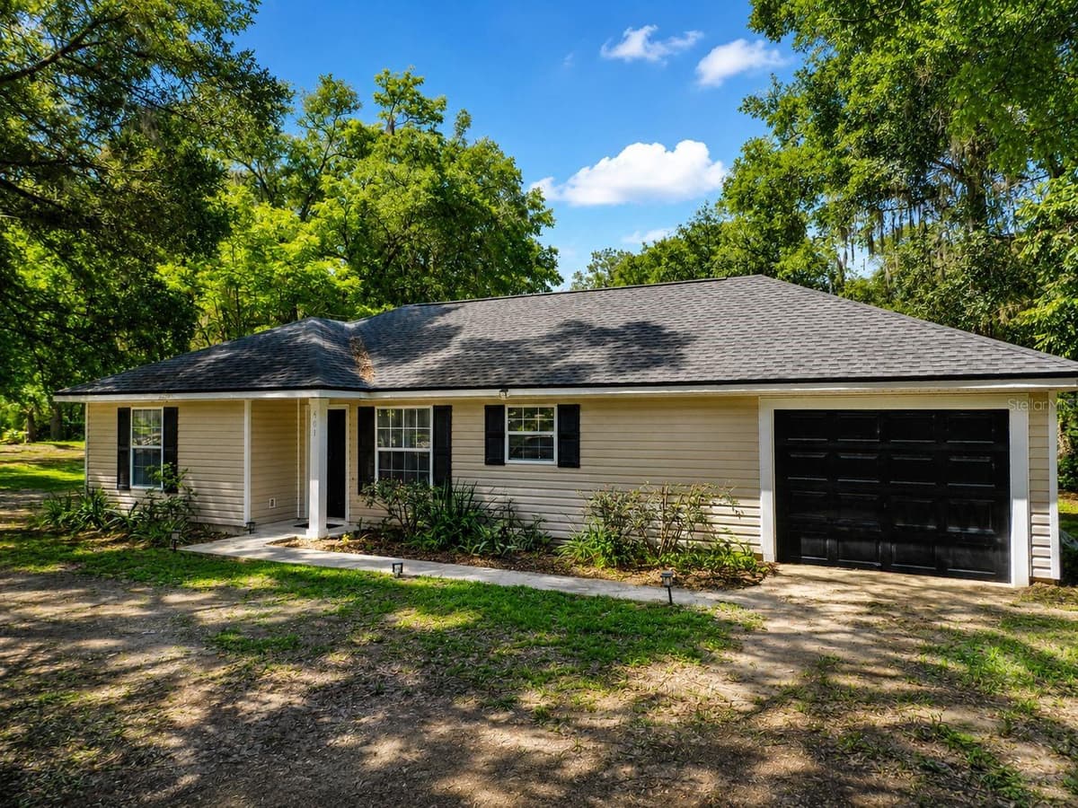 901 PECAN STREET — photo 2 of 26