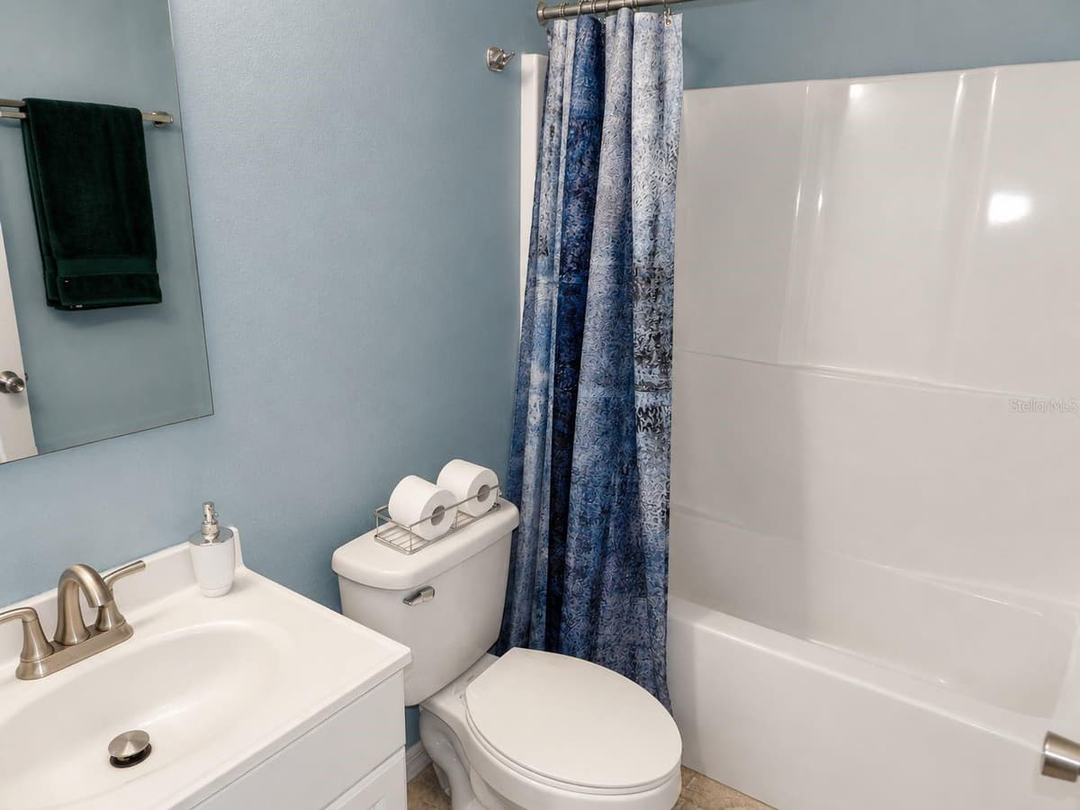 901 PECAN STREET — photo 8 of 26