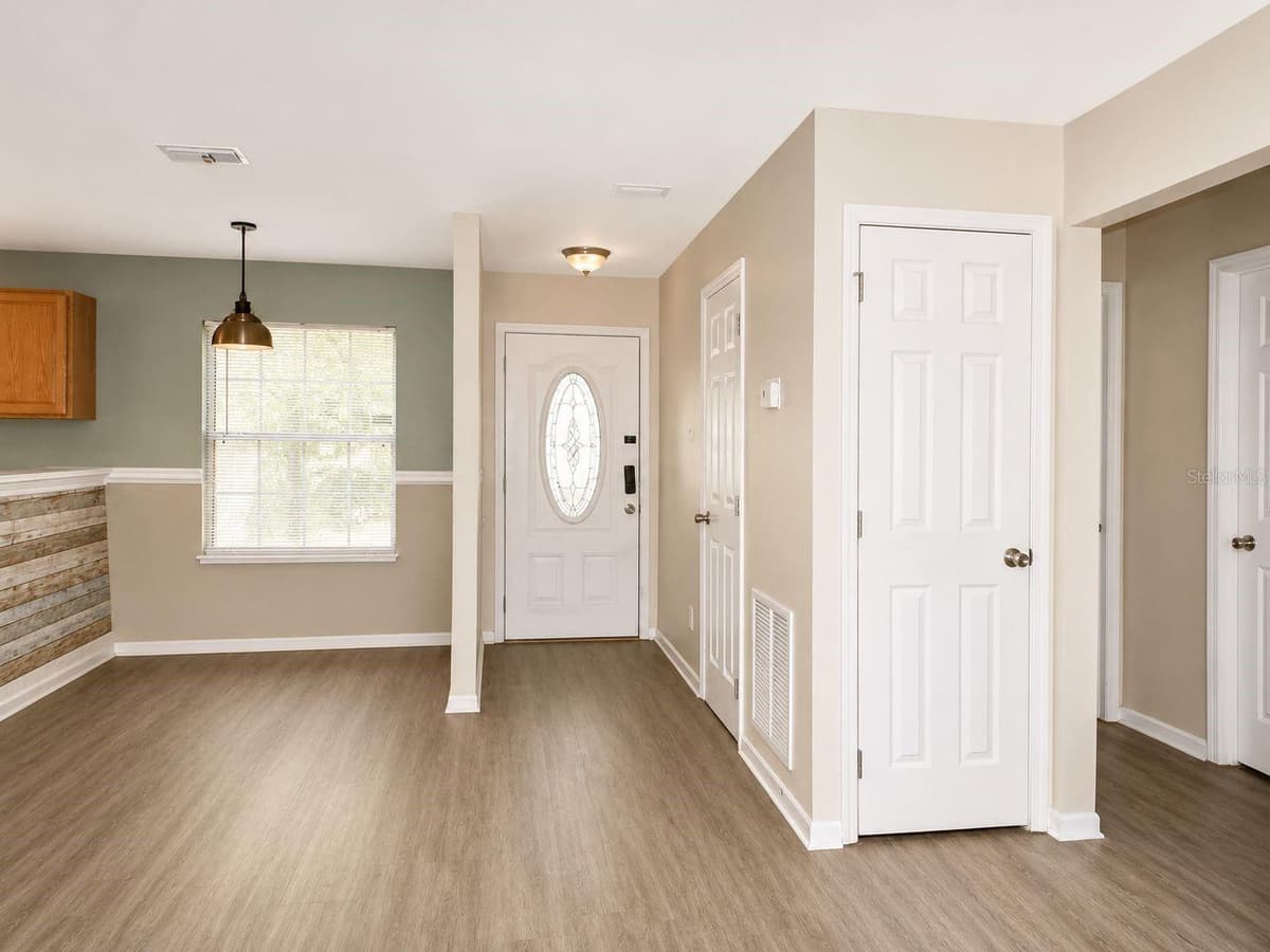 901 PECAN STREET — photo 13 of 26