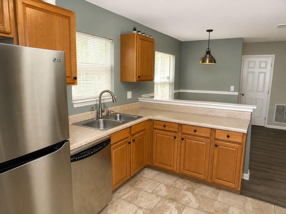 901 PECAN STREET — photo 16 of 26