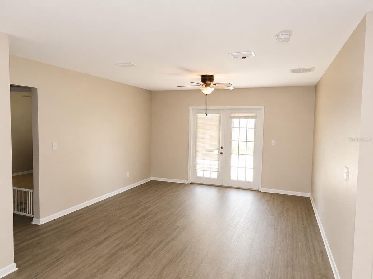 901 PECAN STREET — photo 4 of 26
