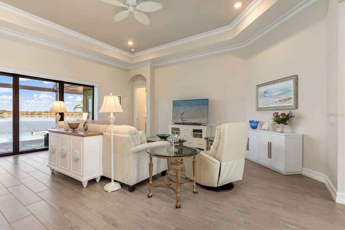 553 MARAVIYA BOULEVARD — photo 10 of 68