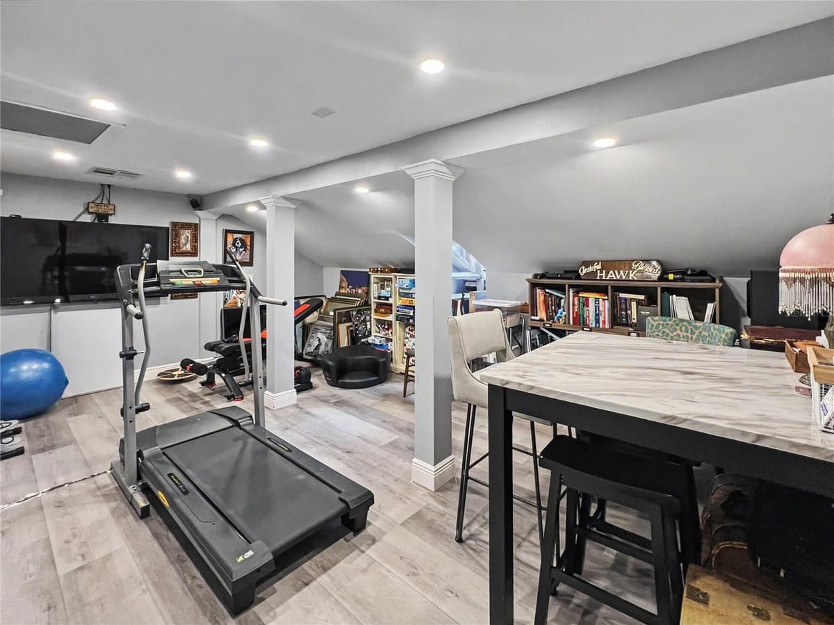 816 RUNNER OAK STREET — photo 33 of 35