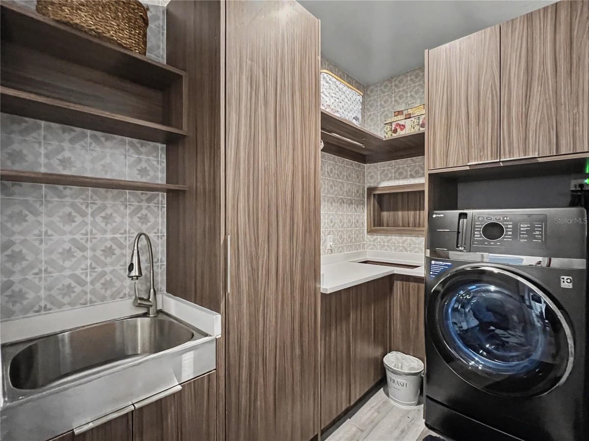 816 RUNNER OAK STREET — photo 18 of 35