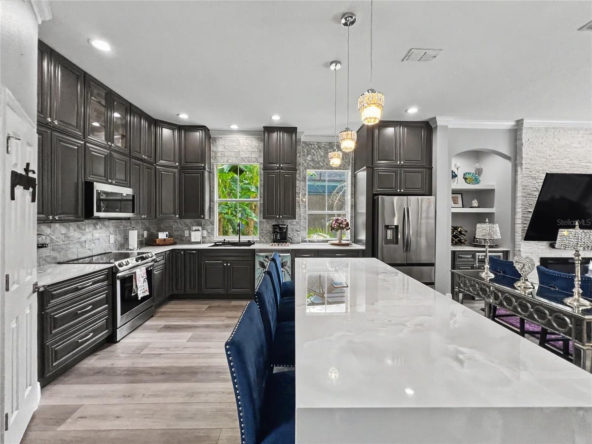 816 RUNNER OAK STREET — photo 25 of 35