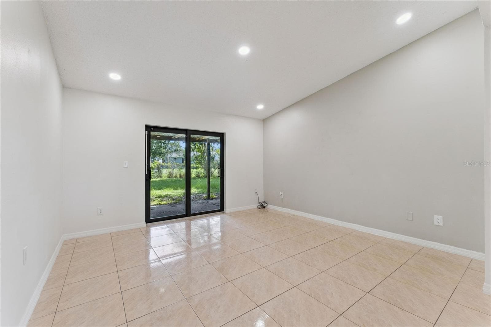 1575 BUNKER HILL COURT — photo 4 of 34