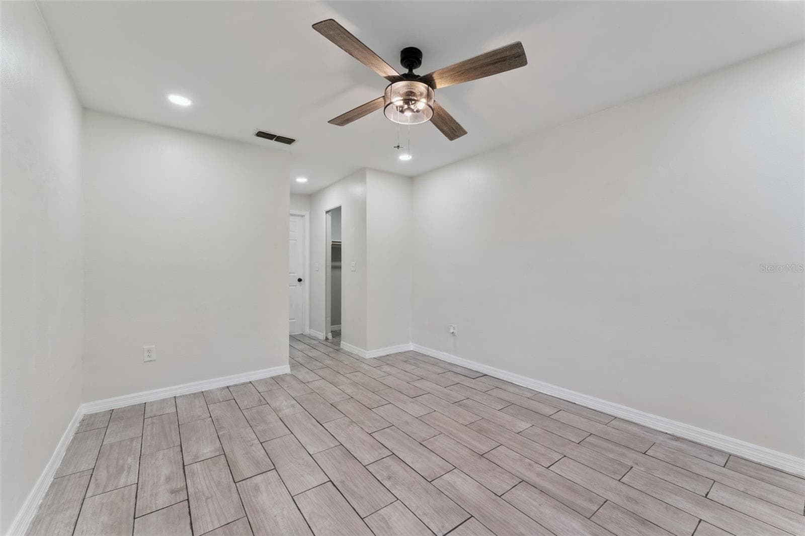 1575 BUNKER HILL COURT — photo 17 of 34