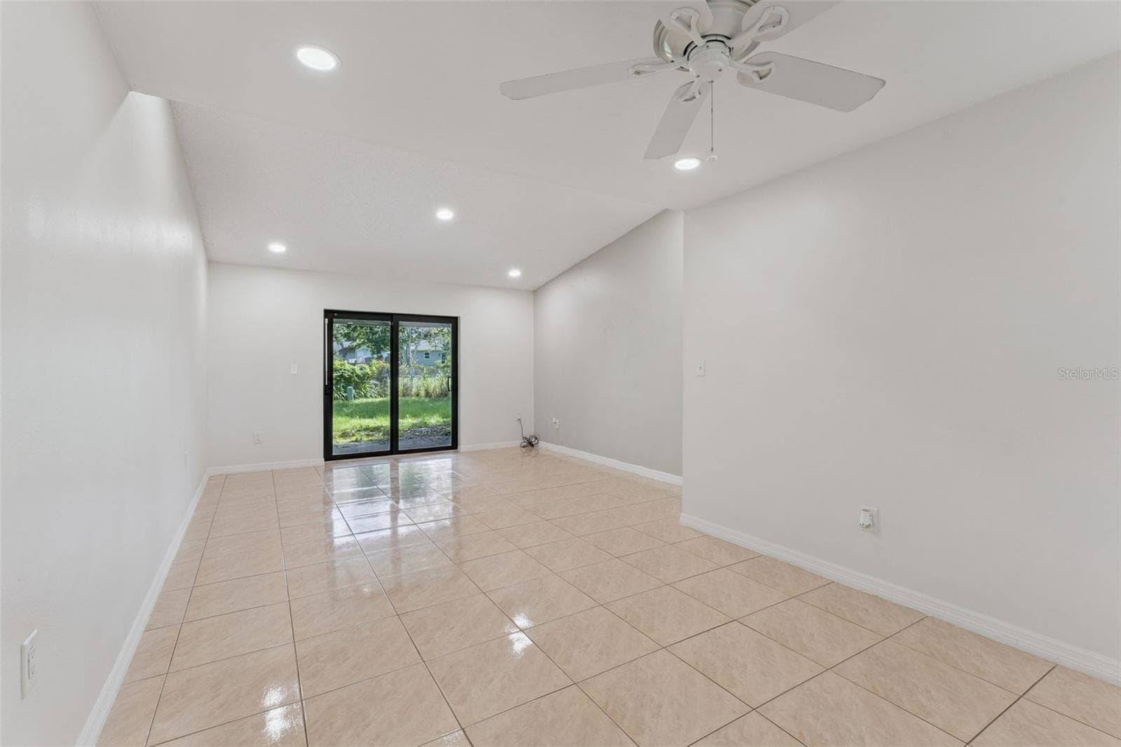 1575 BUNKER HILL COURT — photo 5 of 34