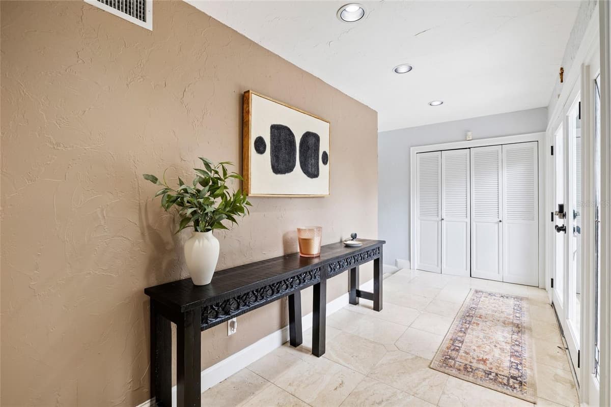 410 MONTROSE AVENUE — photo 13 of 72