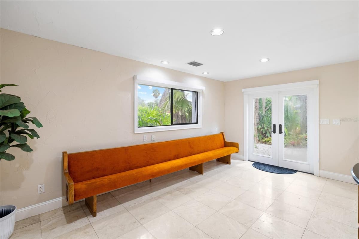 410 MONTROSE AVENUE — photo 24 of 72