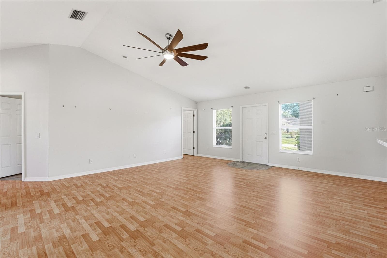 4171 MAGENTA AVENUE — photo 16 of 43