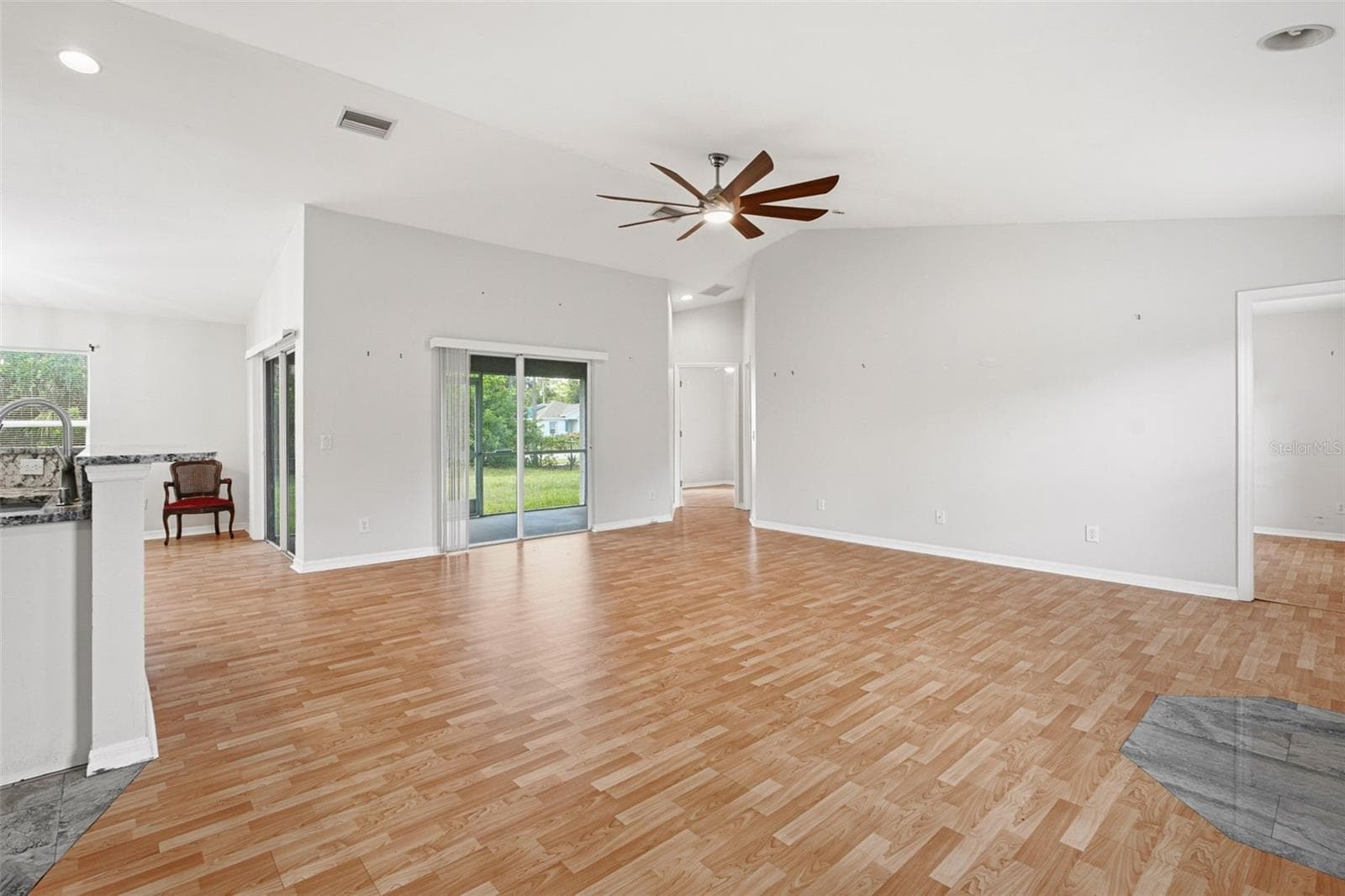 4171 MAGENTA AVENUE — photo 12 of 43