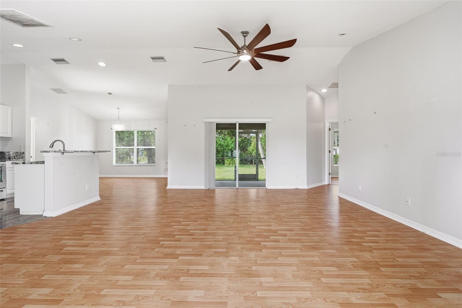 4171 MAGENTA AVENUE — photo 13 of 43