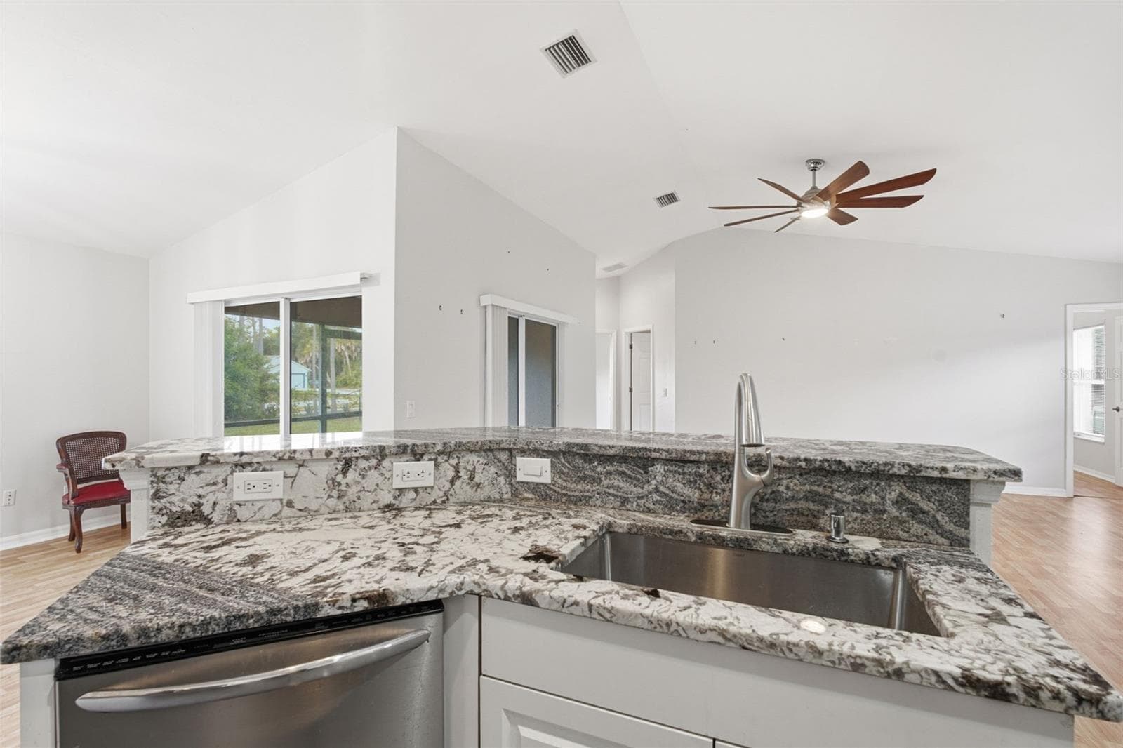 4171 MAGENTA AVENUE — photo 19 of 43