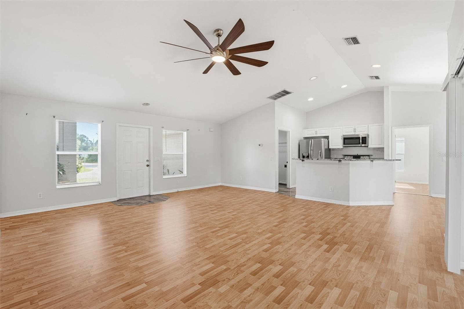 4171 MAGENTA AVENUE — photo 14 of 43
