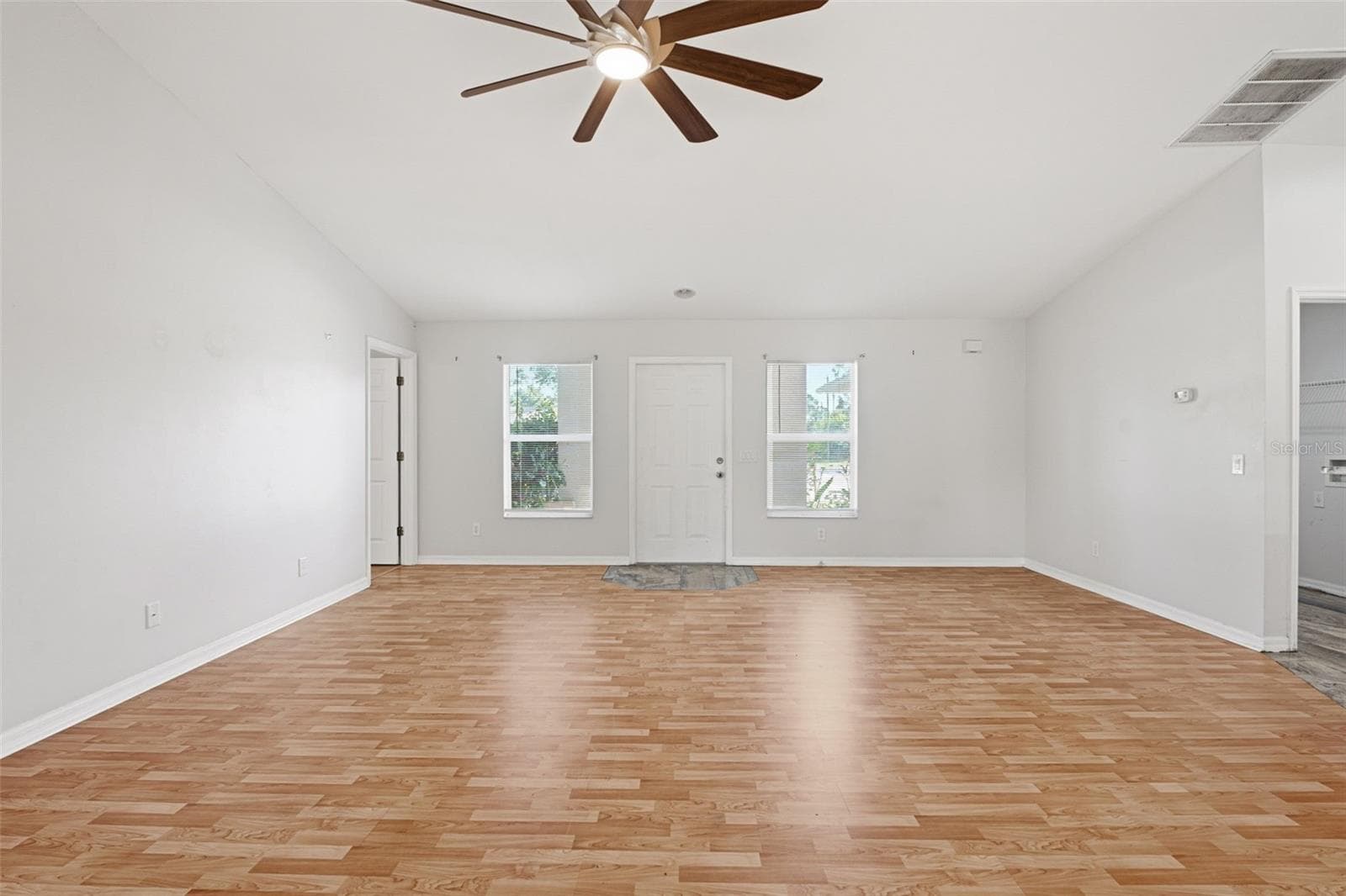 4171 MAGENTA AVENUE — photo 15 of 43