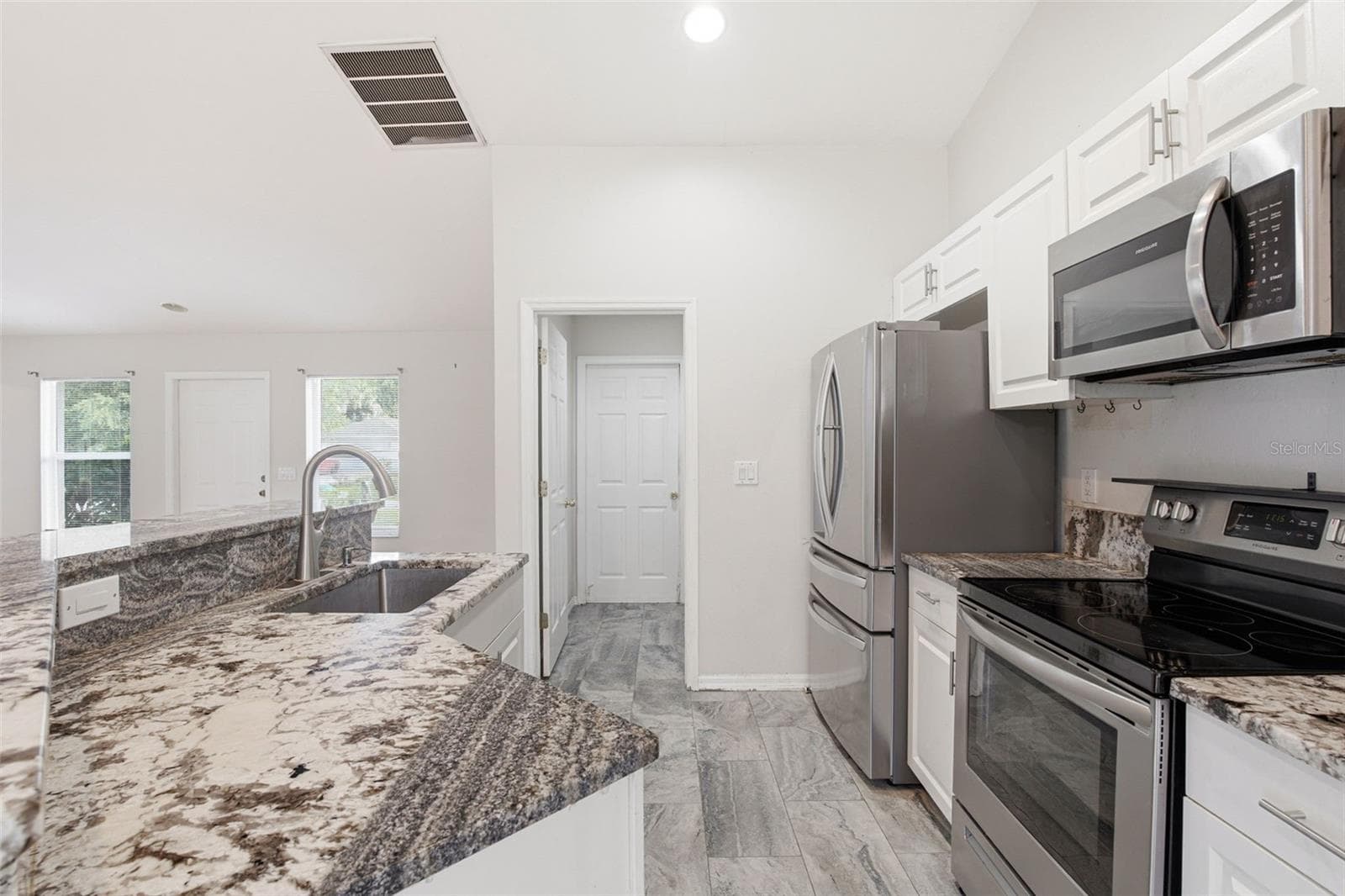 4171 MAGENTA AVENUE — photo 18 of 43