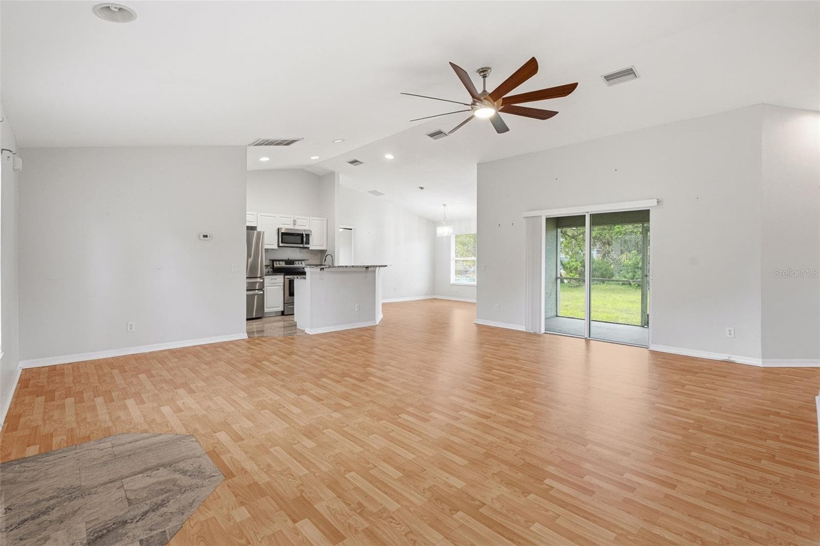 4171 MAGENTA AVENUE — photo 11 of 43