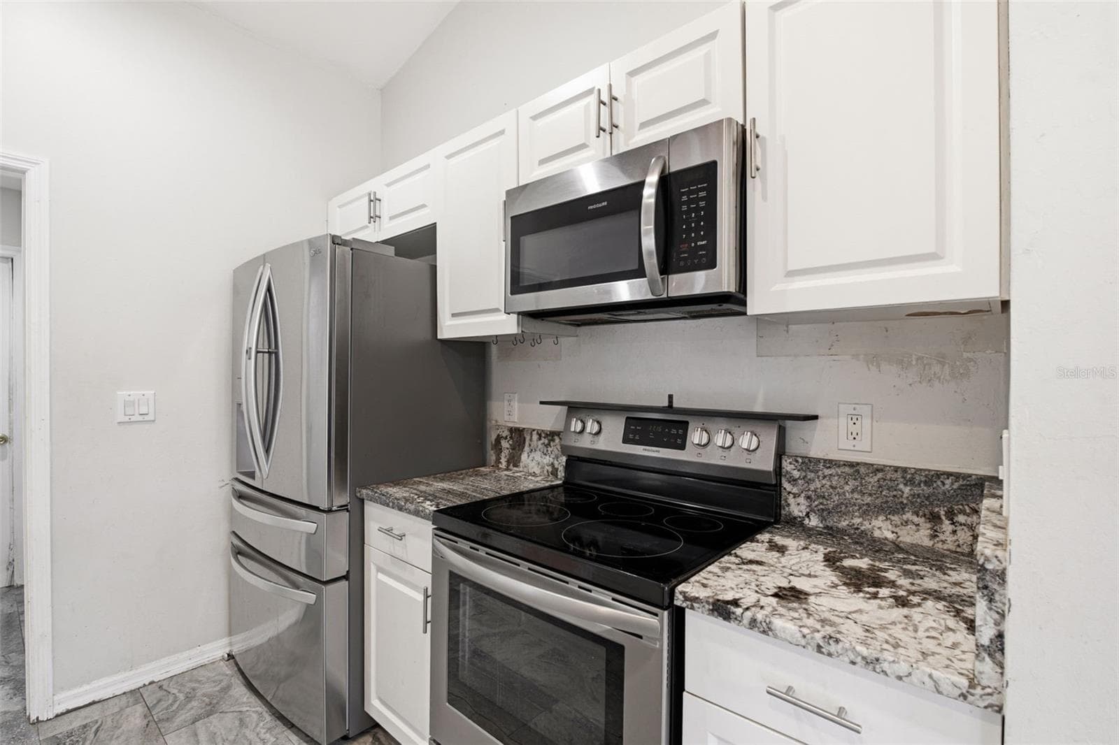 4171 MAGENTA AVENUE — photo 17 of 43