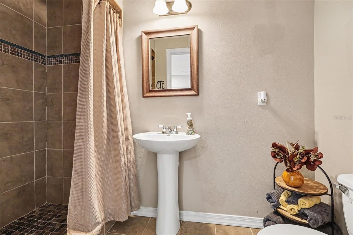 663 SHERIDAN WOODS DR — photo 14 of 30